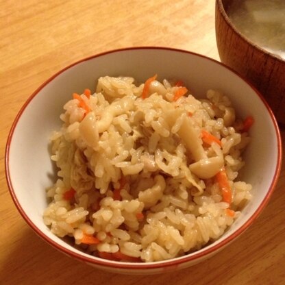 シメジなくて、ブナピーで！
濃いめの味付けで美味しかったです♪
ごちそうさまでした)^o^(